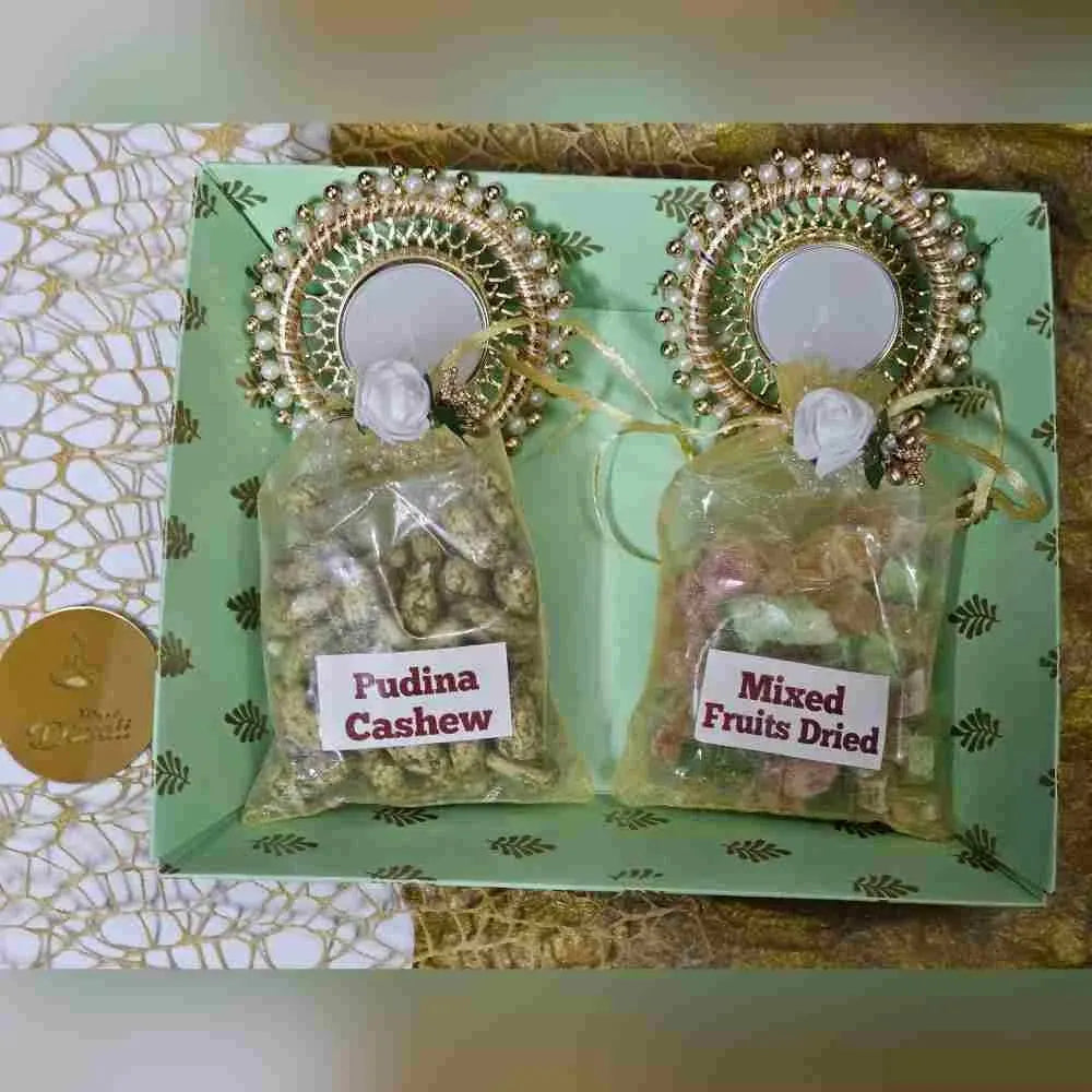 Pudina Cashew and Mixed Fruit Dried Diwali Hamper For Corporates
