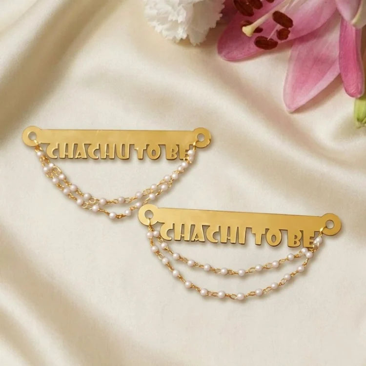 Order baby shower family badges with Chachu to Be gold pearl design