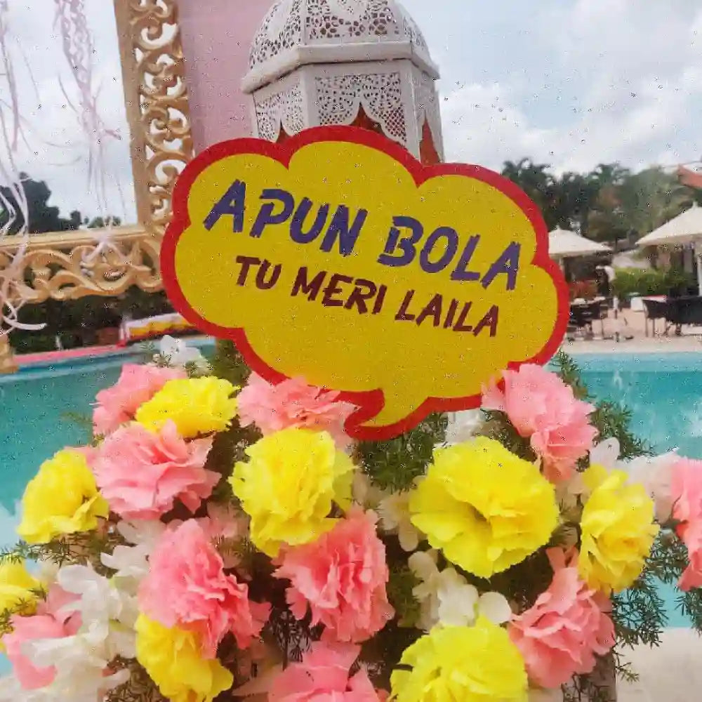 Get Elegant Floral Wedding Decor with personalised floral wedding signage and flower arrangement